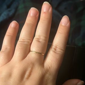 Mejuri - plain thin 14K solid gold band